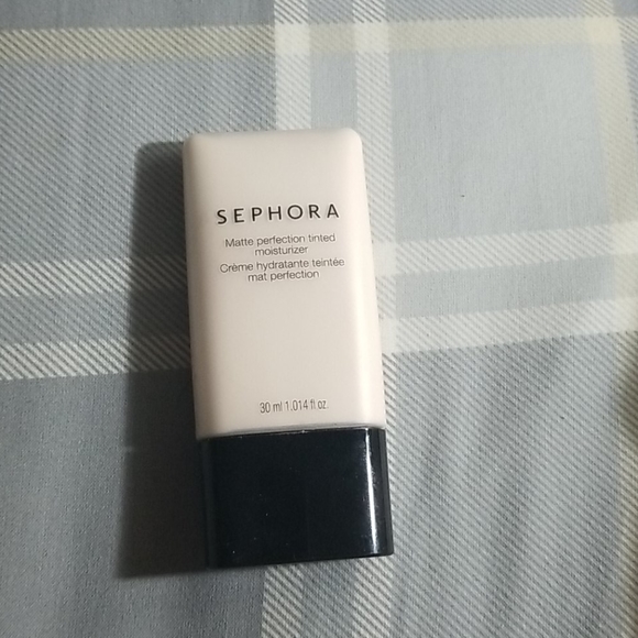 Sephora Matte Perfection Tinted Moisturizer - Picture 1 of 2